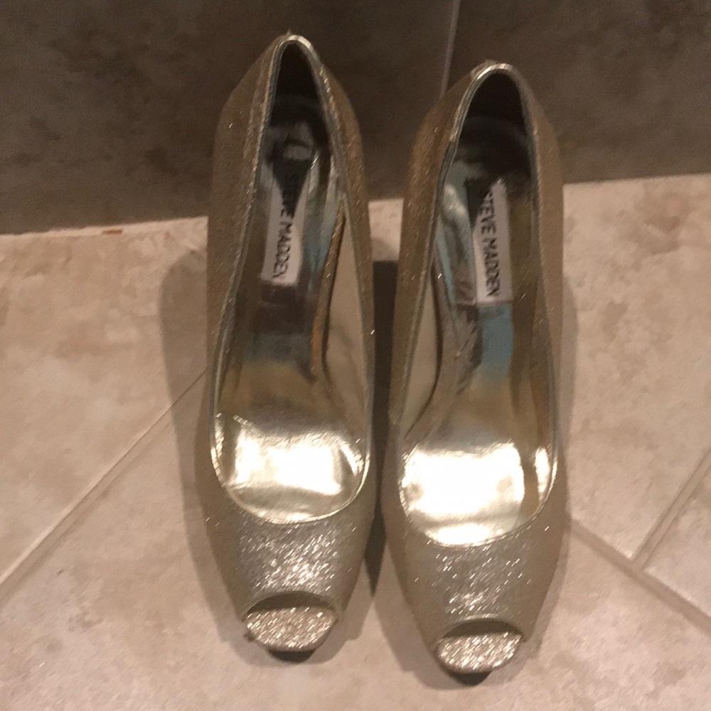 Steve Madden shooed